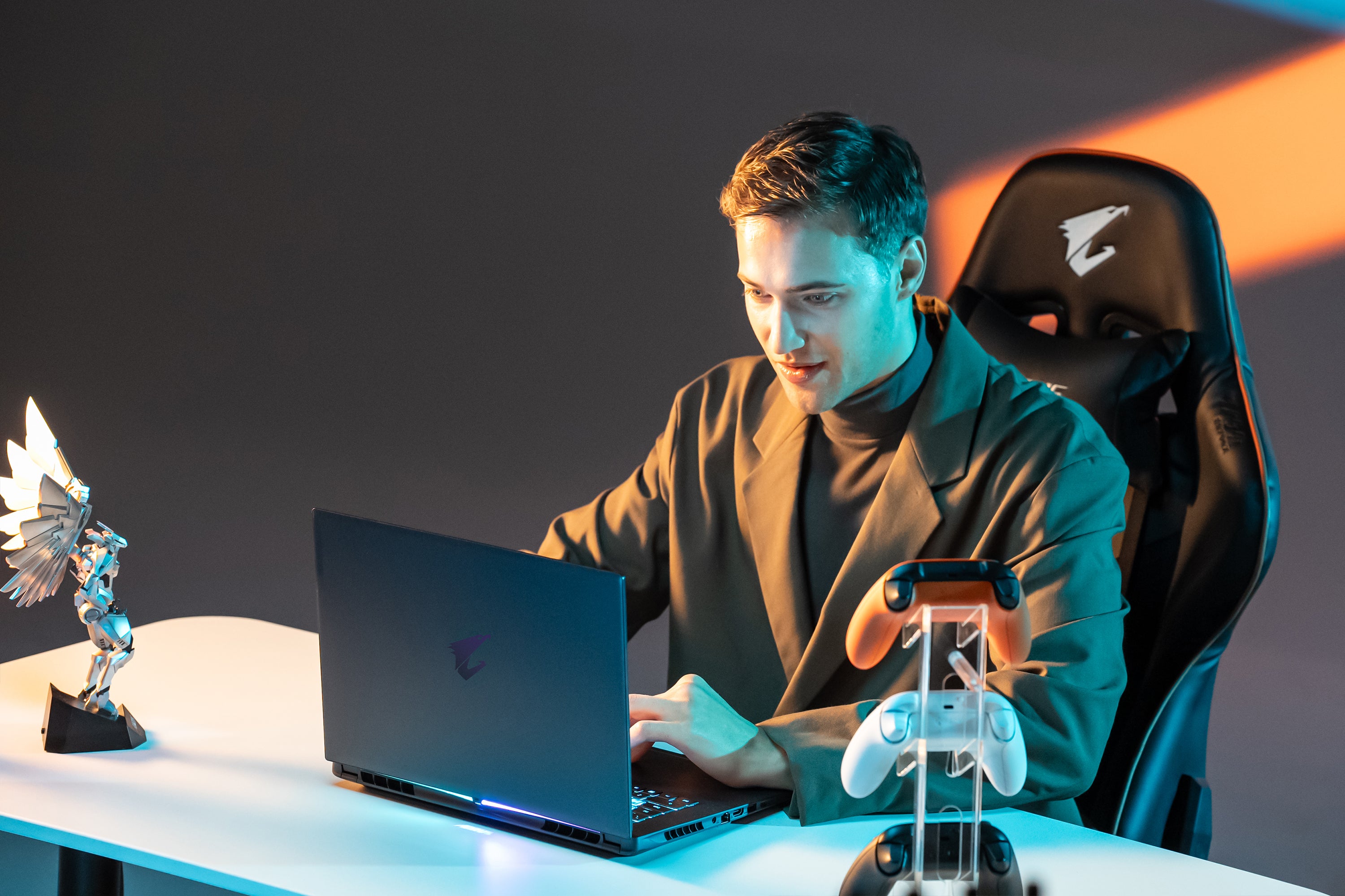 Gigabyte AORUS 16X ASG-63USC65SH Gaming Laptop | Intel Core i7-13650HX Processor - 16GB DDR5 RAM - 1TB NVMe SSD - NVIDIA GeForce RTX 4070 8GB GDDR6 Graphics - 16.0 inches WQXGA 165Hz (Gray, Win11)